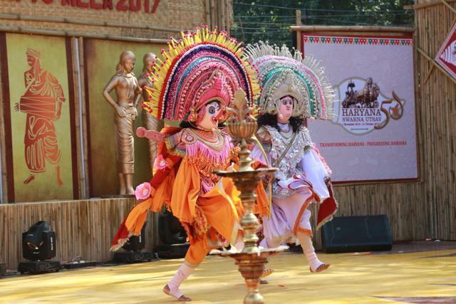 Showcasing the finest handlooms, handicrafts, authentic fragrances and flavours of rich Indian cuisines, the Surajkund Mela has something for everyone. (Amal KS/HT Photo)
