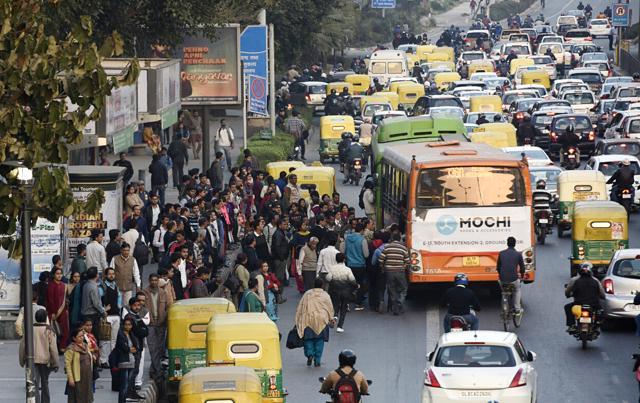 Metro and buses witnessed increased riderships in the morning and evening peak hours on Monday. (Sonu Mehta/ HT Photo)