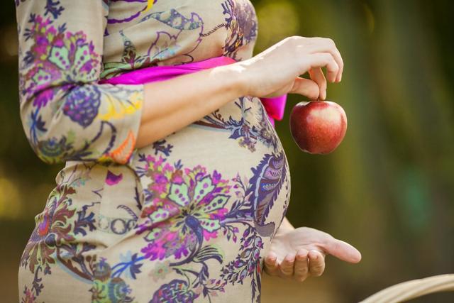 Older mothers today tend to be more advantaged than younger mothers – for example, they are well educated, are less likely to smoke during pregnancy and are established in professional occupations. (Shutterstock) Older mothers today tend to be more advantaged than younger mothers – for example, they are well educated, are less likely to smoke during pregnancy and are established in professional occupations. (Shutterstock)