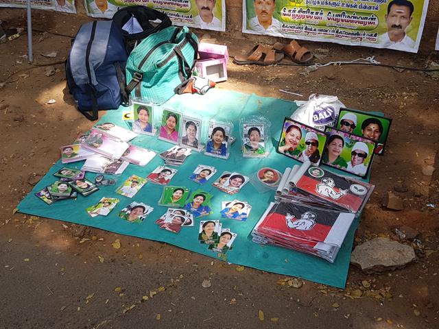 A vendor sets up shop outside O Panneerselvam’s house, selling photographs of Amma and OPS. (HT ) A vendor sets up shop outside O Panneerselvam’s house, selling photographs of Amma and OPS. (HT )