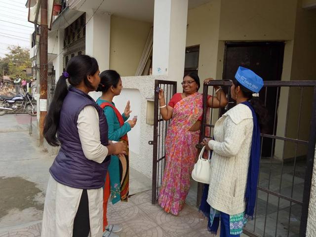 Door-to-door campaigning is a part of the students strategy to build up momentum for BSP’ Shivshanker Singh. (HT Photo)