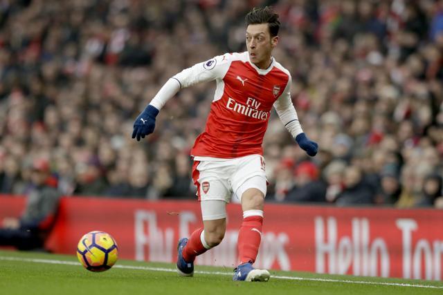 Arsenal's Mesut Ozil passes the ball during the English Premier League match between Arsenal and Hull City. (AP) Arsenal's Mesut Ozil passes the ball during the English Premier League match between Arsenal and Hull City. (AP)