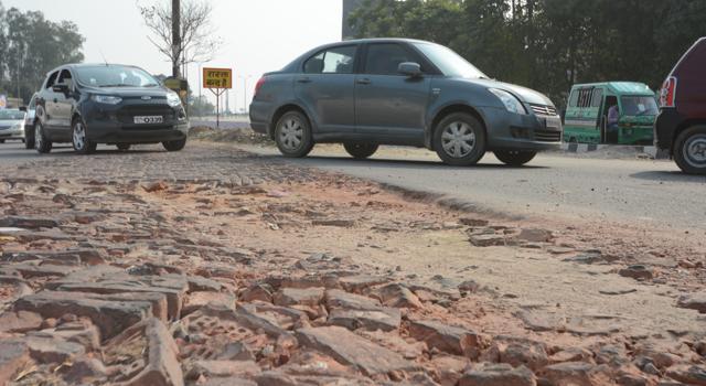 Roads are in bad shape in many areas of the Lucknow East constituency. (Ashok Dutta/HT Photo) Roads are in bad shape in many areas of the Lucknow East constituency. (Ashok Dutta/HT Photo)