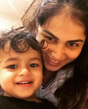 Riaan smiles while posing for a photo with mother Genelia D’Souza during on his last birthday. (instagram.com/geneliad)