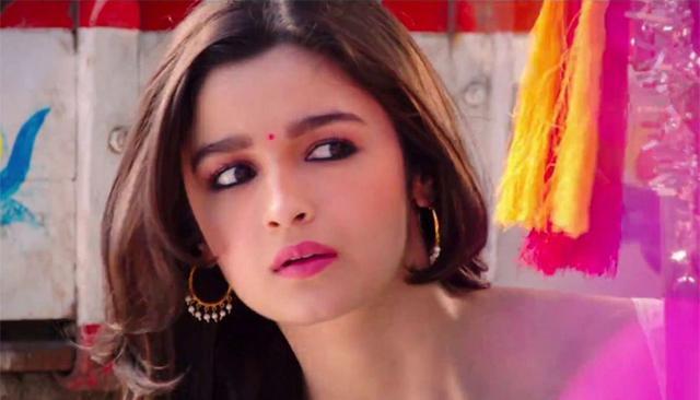 Athiya says Alia is very hardworking.