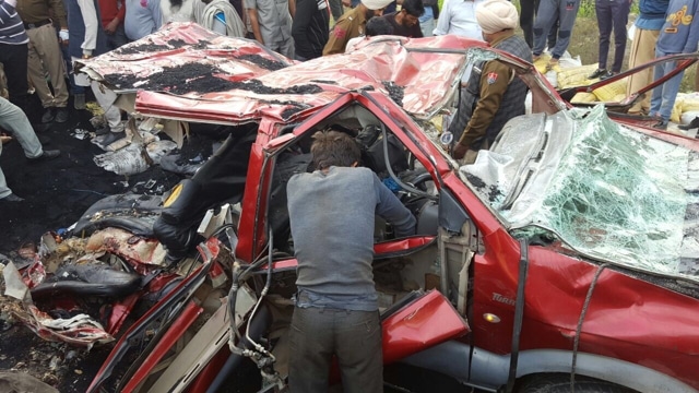 The bodies being taken out of the car. (HT Photo) The bodies being taken out of the car. (HT Photo)