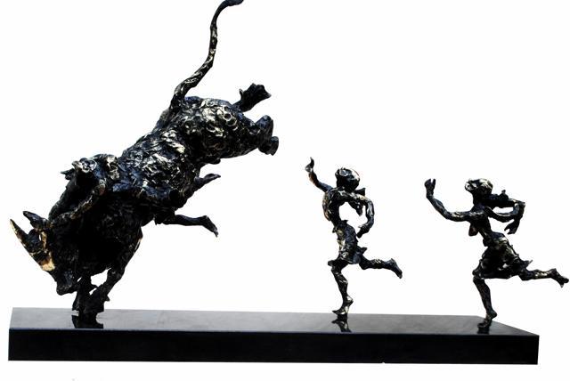 A sculpture representing the Jallikattu game.