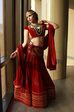 Mannara Chopra wore a Reynu Taandon lehenga teamed with jewellery by Hazoorilal Legacy. (Waseem Gashroo/HTPhoto)