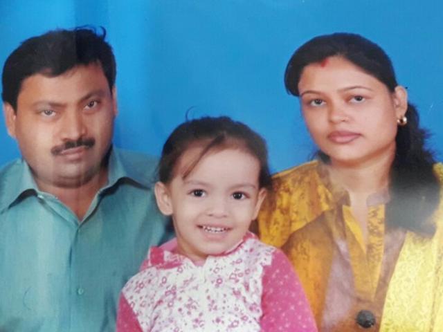 Ravi Gupta, his wife and daughter. (RAJESH KUMAR/HT photo)