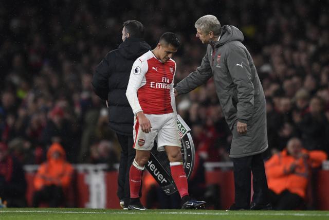Alexis Sanchez is substituted as manager Arsene Wenger looks on. (REUTERS) Alexis Sanchez is substituted as manager Arsene Wenger looks on. (REUTERS)