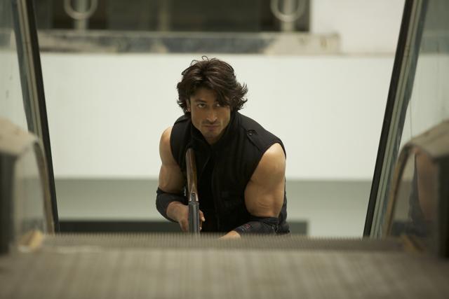 Vidyut JAmmwal will meet CRPF commandos in Varanasi today. Vidyut JAmmwal will meet CRPF commandos in Varanasi today.