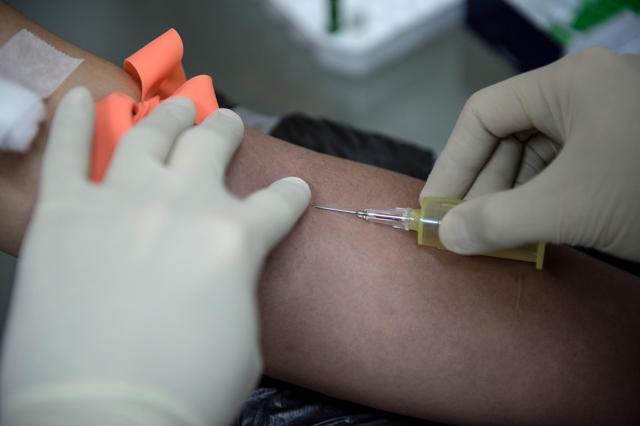 This picture taken on December 7, 2016 shows a nurse extracting blood from an individual undergoing HIV testing at the LoveYourself Anglo Centre in Manila. (AFP) This picture taken on December 7, 2016 shows a nurse extracting blood from an individual undergoing HIV testing at the LoveYourself Anglo Centre in Manila. (AFP)