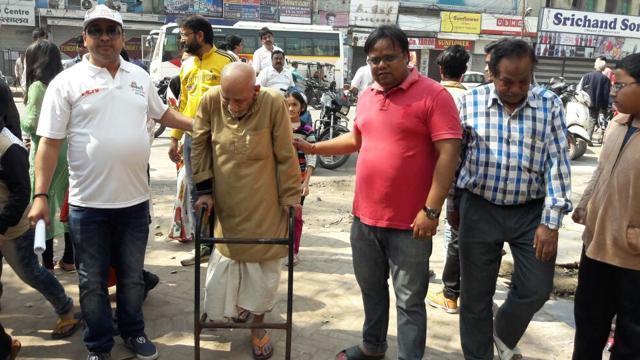 Munna Lal, 90, casts his vote for the 67th time at SN Sen Balika College Mall Road. (HT Photo) Munna Lal, 90, casts his vote for the 67th time at SN Sen Balika College Mall Road. (HT Photo)