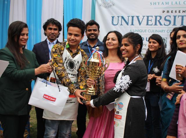 Winners Yatin and Niyamika from Shyam Lal College pose with their trophy.
