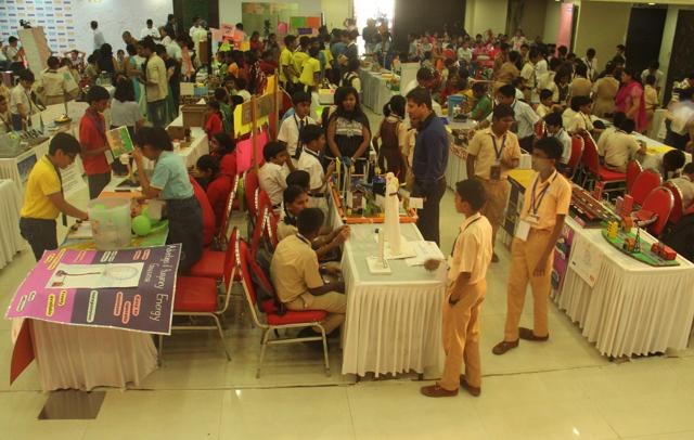 Students showcase their projects on renewable sources of energy at the Young Energy Saver event organized by Reliance Energy at MVM Education Campus in Andheri on Saturday. (Pramod Thakur/HT PHOTO)