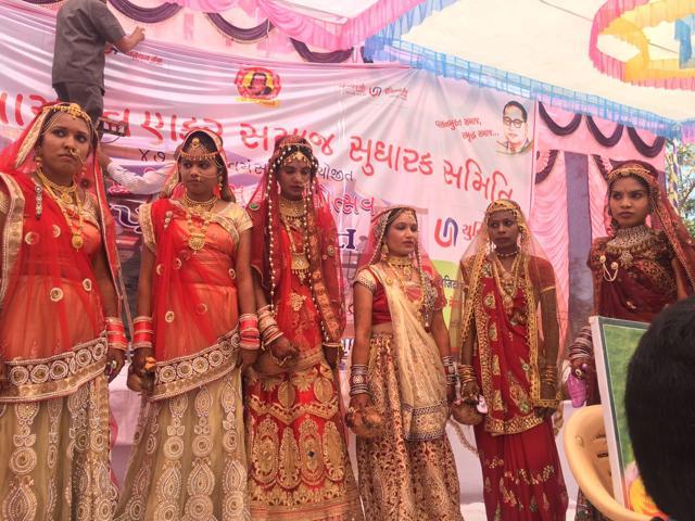 Brides at the cashless mass wedding at Bayad in Gujarat on Sunday. (Jayesh Amin/ HT Photo) Brides at the cashless mass wedding at Bayad in Gujarat on Sunday. (Jayesh Amin/ HT Photo)