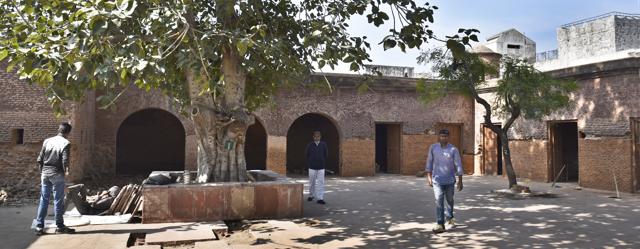 The doorway opens into a courtyard surrounded by corridors and has two rooms in the extreme corner on the left. Villagers were confined in these two rooms if they were not able to pay up zaildari tax. (Sushil Kumar/HT PHOTO) The doorway opens into a courtyard surrounded by corridors and has two rooms in the extreme corner on the left. Villagers were confined in these two rooms if they were not able to pay up zaildari tax. (Sushil Kumar/HT PHOTO)