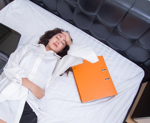 The participants in the study reported higher work-to-family conflict than usual on the days following shorter and lower-quality sleep, as well as less time for themselves or for their children. (Shutterstock) The participants in the study reported higher work-to-family conflict than usual on the days following shorter and lower-quality sleep, as well as less time for themselves or for their children. (Shutterstock)