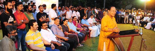 Film fraternity holds a protest in Kochi on Monday condemning the assault on actor. (HT Photos ) Film fraternity holds a protest in Kochi on Monday condemning the assault on actor. (HT Photos )