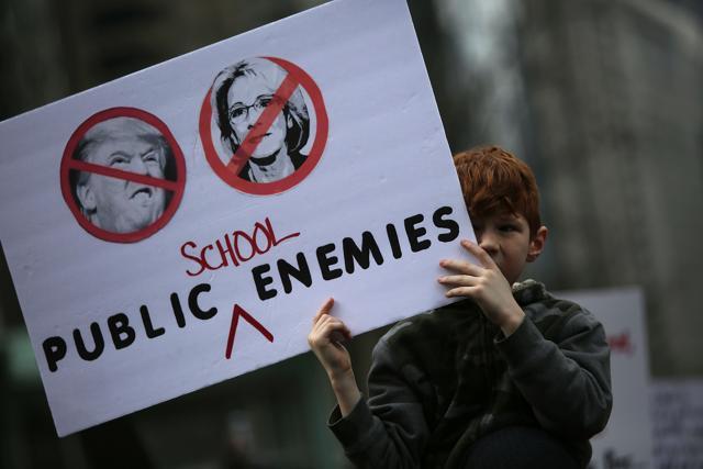 A child demonstrator holds a sign outside Trump International Hotel and Tower on the Presidents’ Day in Chicago. (AFP Photo) A child demonstrator holds a sign outside Trump International Hotel and Tower on the Presidents’ Day in Chicago. (AFP Photo)