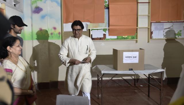 MNS chief Raj Thackeray at a polling booth in Dadar. (Vijayanand Gupta/HT PHOTO)
