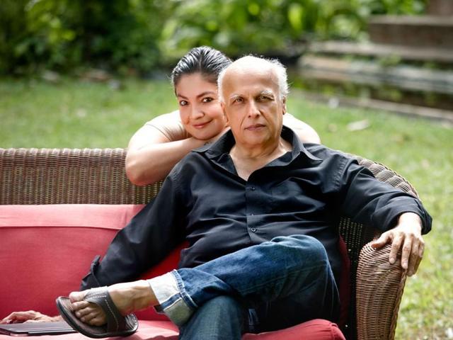 Pooja Bhatt poses with her dad and filmmaker Mahesh.