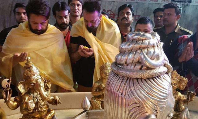Shekhar Suman also performed ‘puja’ with Sanjay Dutt.