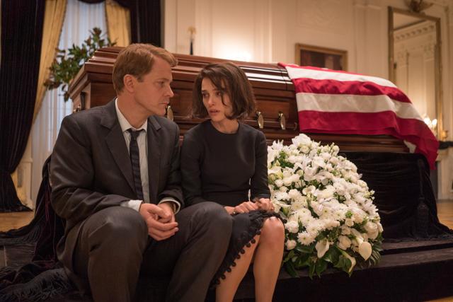 Jackie tries to capture the loneliness and torment of Jacqueline Kennedy in the wake of a tragedy. Jackie tries to capture the loneliness and torment of Jacqueline Kennedy in the wake of a tragedy.