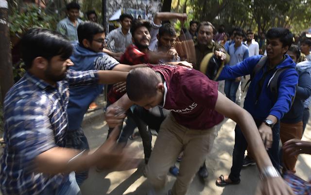 ABVP activists beat up students of Ramjas college during clashes in Delhi University on Wednesday. (Raj K Raj/HT PHOTO)