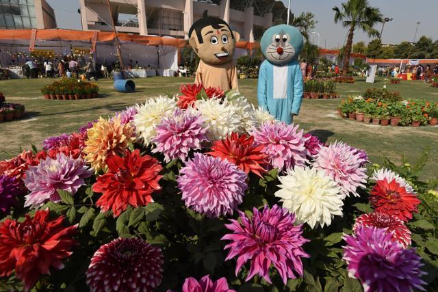 The flower show will be open from 10am to 8pm on Saturday and Sunday. Entry to event is free for all. (Virendra Singh Gosain/HT PHOTO) The flower show will be open from 10am to 8pm on Saturday and Sunday. Entry to event is free for all. (Virendra Singh Gosain/HT PHOTO)