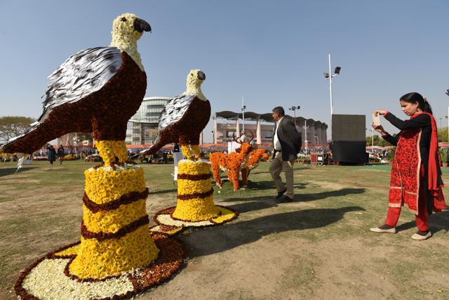 Participants from other NCR cities too have put up their stalls with plants, flowers and food on sale. (Virendra Singh Gosain/HT PHOTO) Participants from other NCR cities too have put up their stalls with plants, flowers and food on sale. (Virendra Singh Gosain/HT PHOTO)