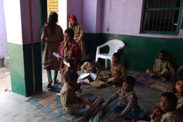 Children from grades I to V in Bharehta primary school, Mirzapur district. Parents in UP said government school teachers are not motivated enough to teach well, while teachers said students do not come regularly to school. (Shreya Shah/Indiaspend) Children from grades I to V in Bharehta primary school, Mirzapur district. Parents in UP said government school teachers are not motivated enough to teach well, while teachers said students do not come regularly to school. (Shreya Shah/Indiaspend)