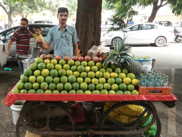 The project to survey and register street vendors was started in July under the Street Vendors (Protection of Livelihood and Regulation of Street Vending) Act, 2014. (HT File Photo) The project to survey and register street vendors was started in July under the Street Vendors (Protection of Livelihood and Regulation of Street Vending) Act, 2014. (HT File Photo)