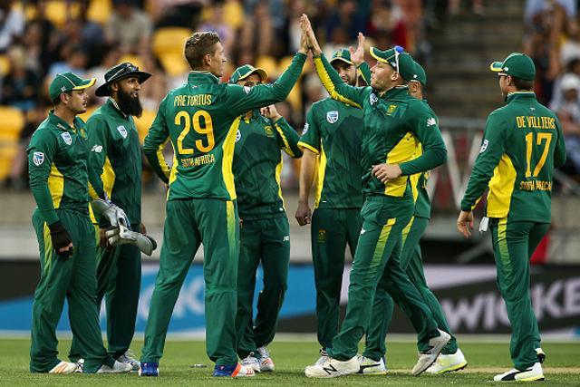 Dwaine Pretorius of South Africa celebrates with David Miller after taking the wicket of Mitchell Santner. (Getty Images) Dwaine Pretorius of South Africa celebrates with David Miller after taking the wicket of Mitchell Santner. (Getty Images)