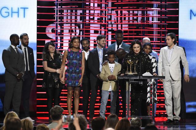 Adele Romanski, at podium, and the cast and crew of Moonlight accept the award for best feature at the Film Independent Spirit Awards. (Chris Pizzello/Invision/AP) Adele Romanski, at podium, and the cast and crew of Moonlight accept the award for best feature at the Film Independent Spirit Awards. (Chris Pizzello/Invision/AP)