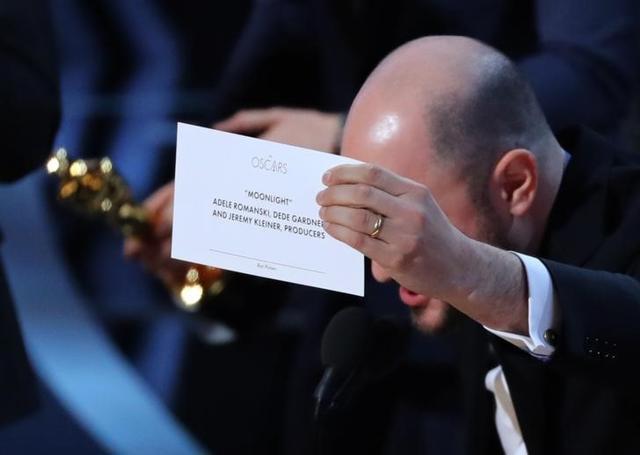 La La Land producer Jordon Horowitz holds up the card for the Best Picture winner Moonlight. La La Land producer Jordon Horowitz holds up the card for the Best Picture winner Moonlight.