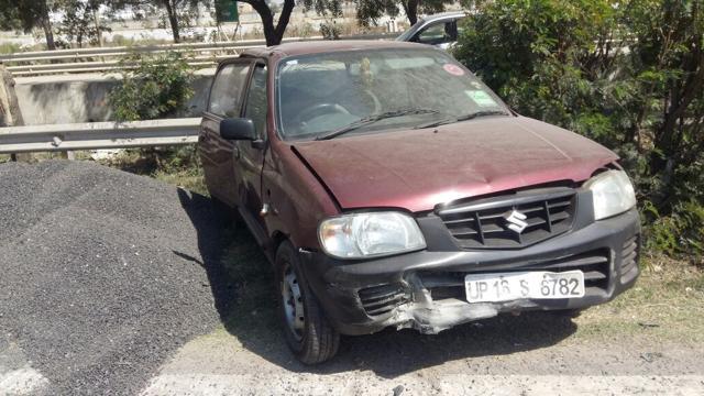 A Suzuki Alto also crashed after skidding near the curve around the same time of the incident. The Alto was also lying on the roadside. (Sunil Ghosh/HT Photo) A Suzuki Alto also crashed after skidding near the curve around the same time of the incident. The Alto was also lying on the roadside. (Sunil Ghosh/HT Photo)