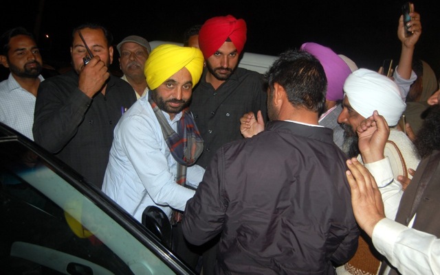AAP Sangrur MP Bhagwant Mann during his visit to the strongrooms in Bathinda. (HT Photo) AAP Sangrur MP Bhagwant Mann during his visit to the strongrooms in Bathinda. (HT Photo)