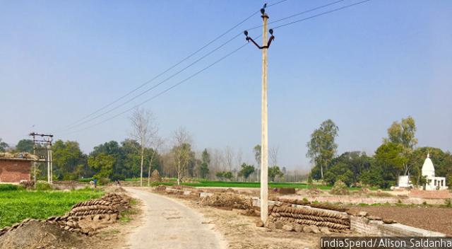 The newly laid detour that separates the Muslim-dominated village of Kawal (left) and the Hindu Jat-dominated village of Malikpura in Muzaffarnagar. The newly laid detour that separates the Muslim-dominated village of Kawal (left) and the Hindu Jat-dominated village of Malikpura in Muzaffarnagar.