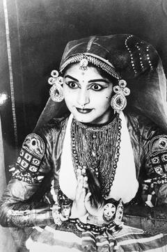 Kanak Rele as a Kathakali performer in 1970 (Photo courtesy: Kanak Rele)