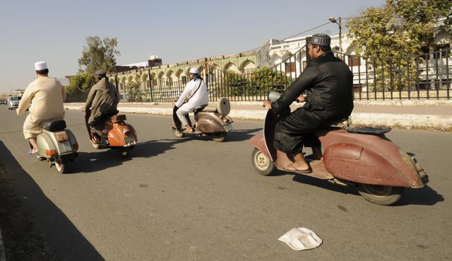 Students using the vehicles for commuting. (Ashok Dutta/ HT Photo) Students using the vehicles for commuting. (Ashok Dutta/ HT Photo)