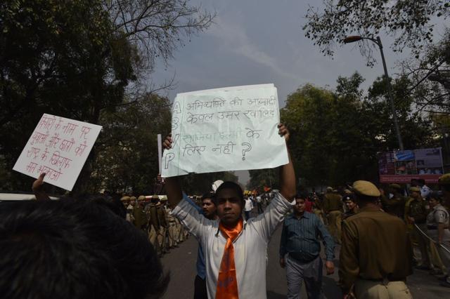 An ABVP protester shows a poster that reads: ‘Freedom of expression only for Umar Khalid? Not for Shazia Ilmi?’ (Ravi Choudhary / HT Photo) An ABVP protester shows a poster that reads: ‘Freedom of expression only for Umar Khalid? Not for Shazia Ilmi?’ (Ravi Choudhary / HT Photo)