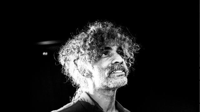 Theatre actor Makarand Deshpande plays a husband trying to present his dead wife to the audience. Theatre actor Makarand Deshpande plays a husband trying to present his dead wife to the audience.