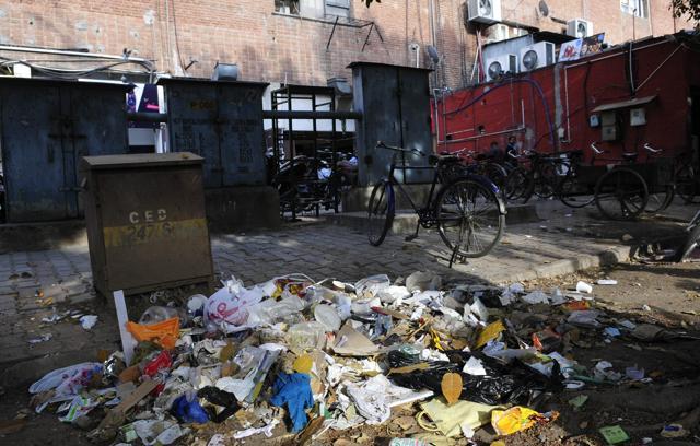 Garbage heaps are a common sight in Panchkula. (Karun Sharma/Hindustan Times)
