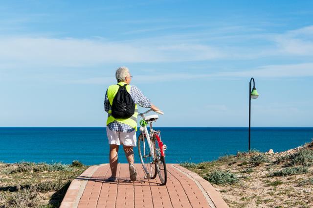 Doctors say any physical activity in elderly people of all weights – be it walking, biking or housework – is good for cardiovascular health. (Shutterstock) Doctors say any physical activity in elderly people of all weights – be it walking, biking or housework – is good for cardiovascular health. (Shutterstock)
