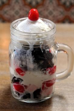 The jam or mason jar is ubiquitous across restaurants and is used to serve everything from drinks to desserts. (HT Photo) The jam or mason jar is ubiquitous across restaurants and is used to serve everything from drinks to desserts. (HT Photo)