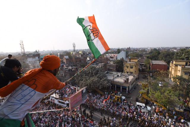 A Congress supporter waves the party flag as the campaign bus passes by in Varanasi (Arun Sharma/HT Photo) A Congress supporter waves the party flag as the campaign bus passes by in Varanasi (Arun Sharma/HT Photo)