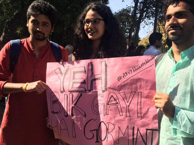 Students reach the protest site with interesting posters to put forward their point. (Shradha Chettri / HT Photo) Students reach the protest site with interesting posters to put forward their point. (Shradha Chettri / HT Photo)