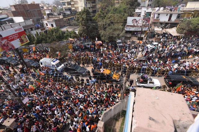 Massive crowd throng the streets of Varanasi as PM Modi’s car passes through the city. (HT Photo/ Arun Sharma) Massive crowd throng the streets of Varanasi as PM Modi’s car passes through the city. (HT Photo/ Arun Sharma)