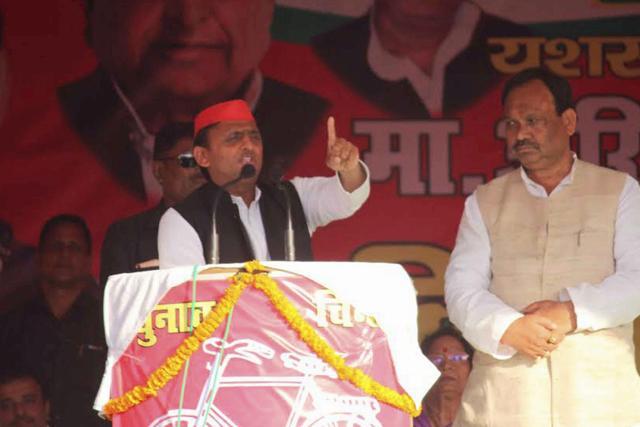 Uttar Pradesh chief minister Akhilesh Yadav addresses an election rally in Mirzapur on Sunday. (PTI) Uttar Pradesh chief minister Akhilesh Yadav addresses an election rally in Mirzapur on Sunday. (PTI)